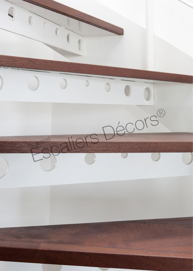 Photo DH92 - Escalier d'intérieur en colimaçon, métal et bois pour une décoration type loft design et contemporaine. Vue 2